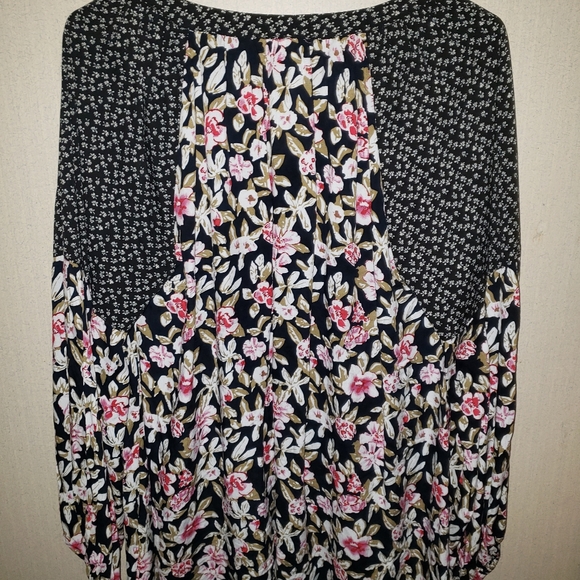 NWOT Women's Floral Blouse Size Large - Picture 3 of 3